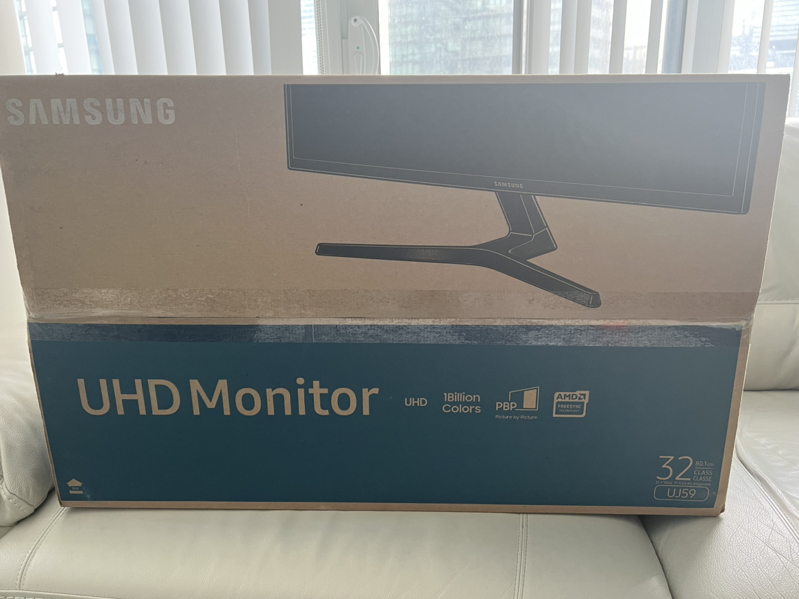 32 Inch Almost New Samsung Monitor - photo 3