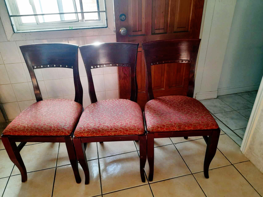 Dinning table with 4 chairs - photo 2