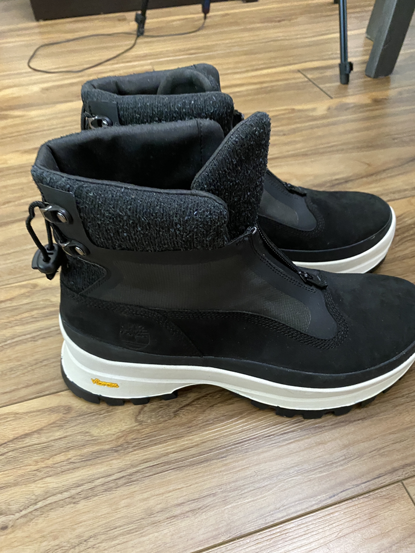 NEW Size 9 Timberland(?) vibram boots - photo 2