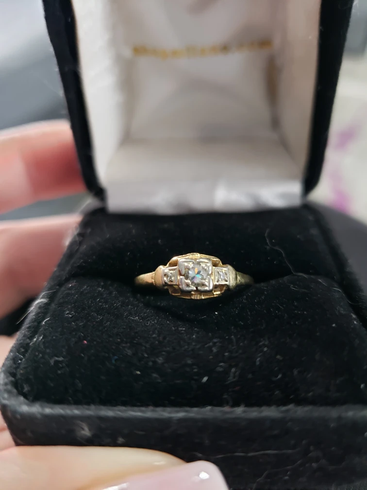 Antique Diamond Engagement Ring thumbnail