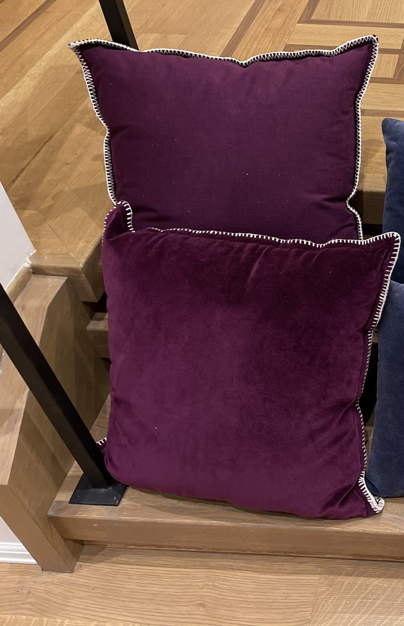 Decorative Cushions - photo 3