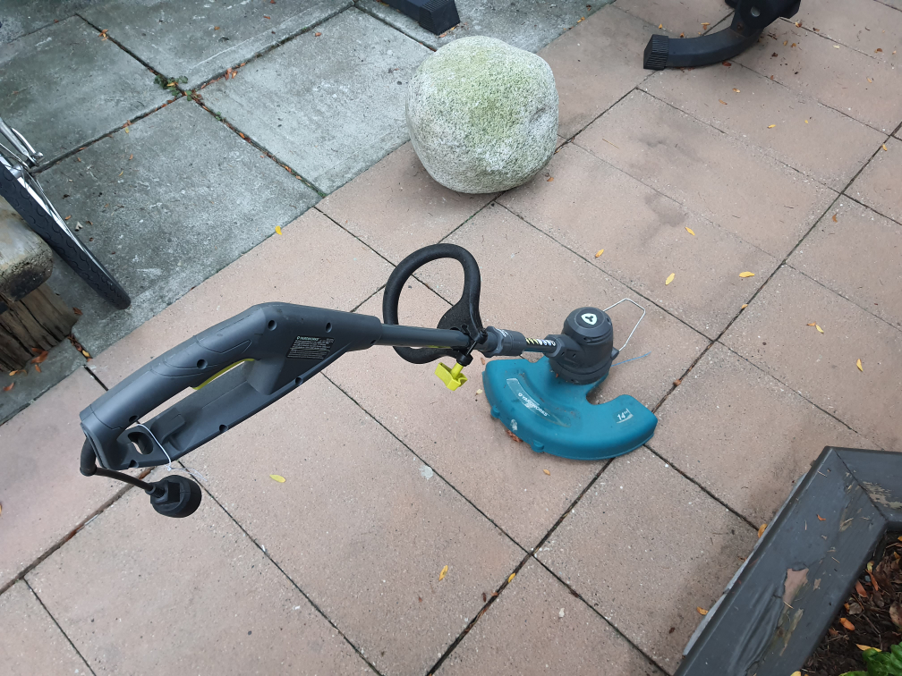 Yardworks weed wacker 14" image indicator(2)