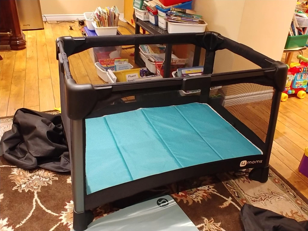 4 Moms playpen