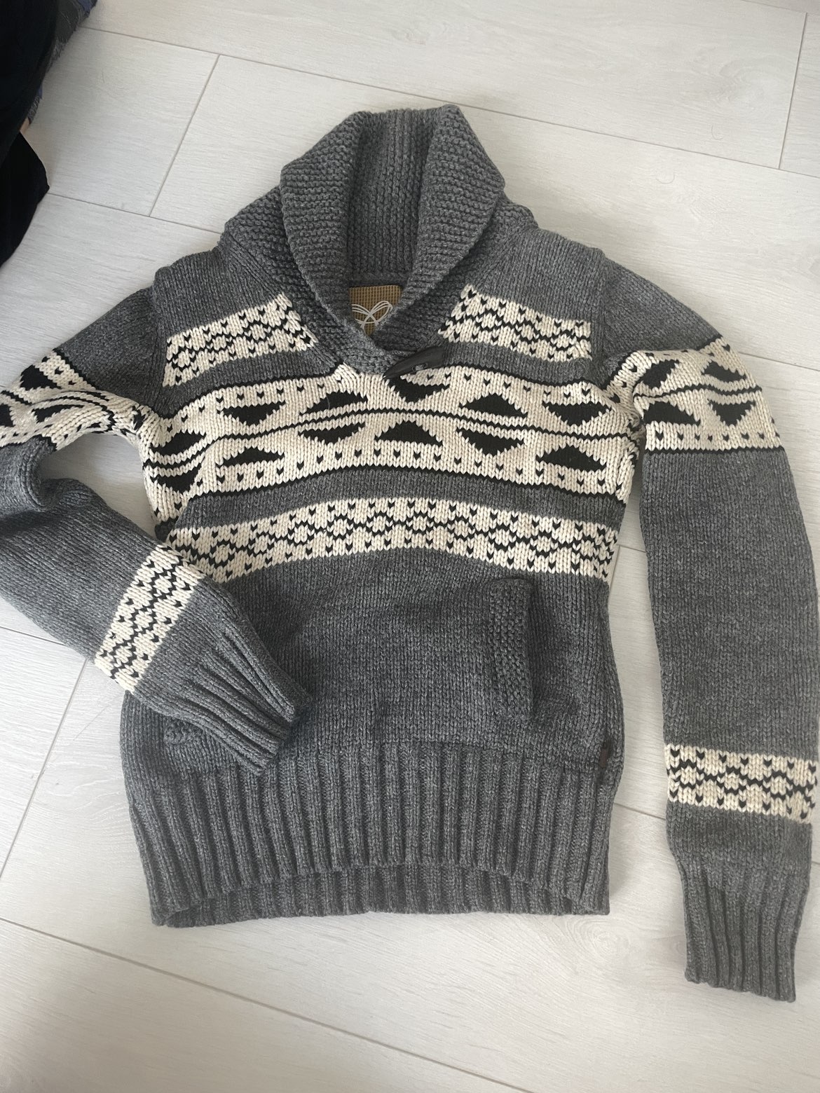 Aritzia tna sweater thumbnail