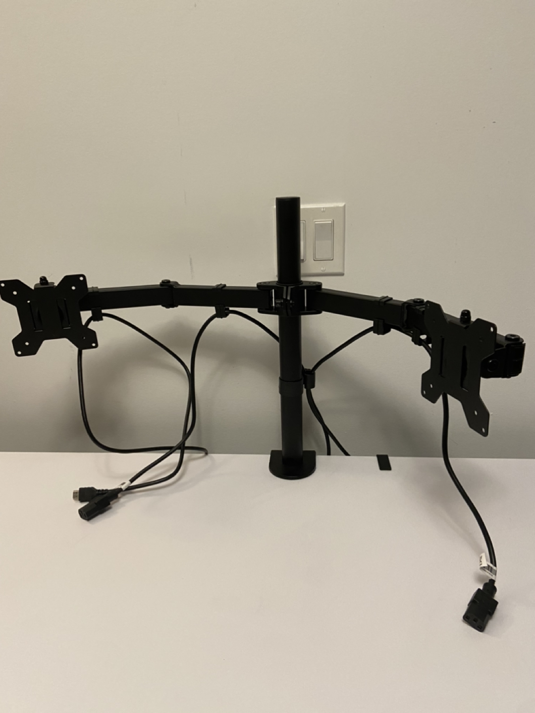 Dual monitor arm fits 13in-30in monitors