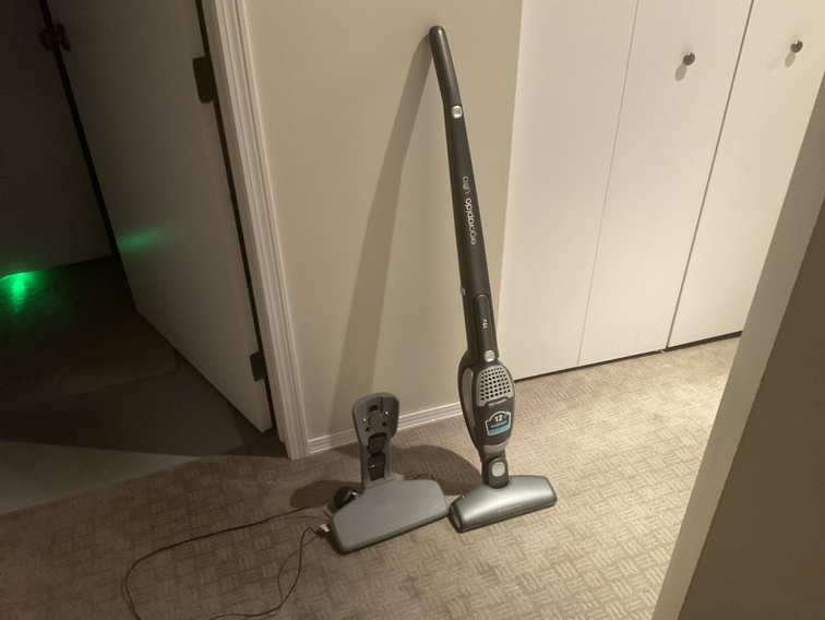 Electrolux cordless featherweight vacuum - photo 2