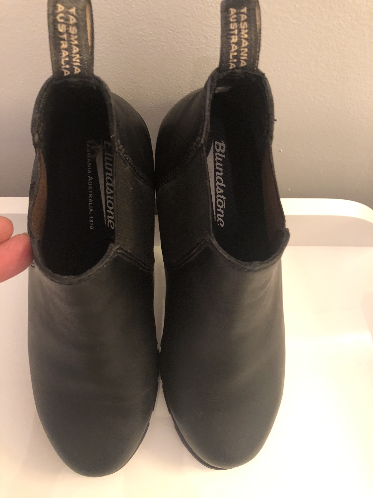 Women’s black Blundstone low heel 2068