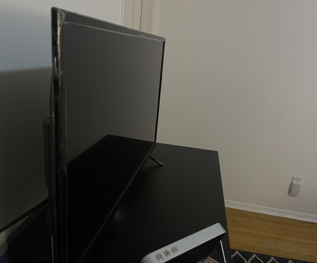 32 Inch Smart TV with Remote; Moving sale - photo 3