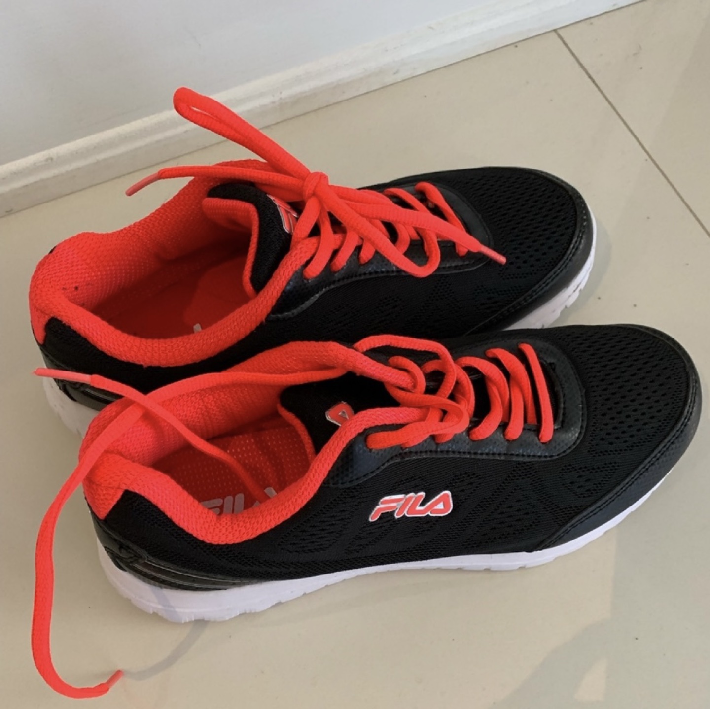 Brand new Womens Fila running shoes - size 9 thumbnail