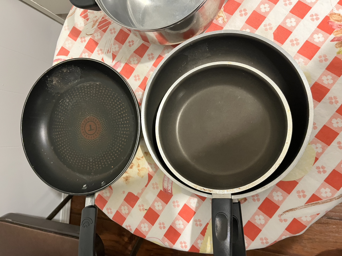 Pans, pots and trays for sale! - photo 4