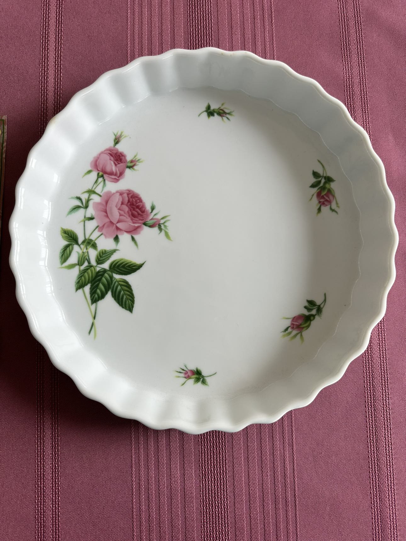 Christine Holm Porcelain Rose Bud Fluted Pie Plate - photo 2