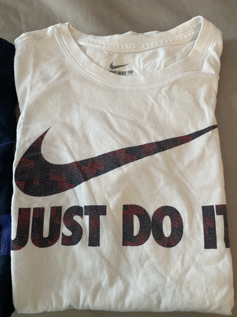 Boys Nike T shirts Size XL image indicator(4)