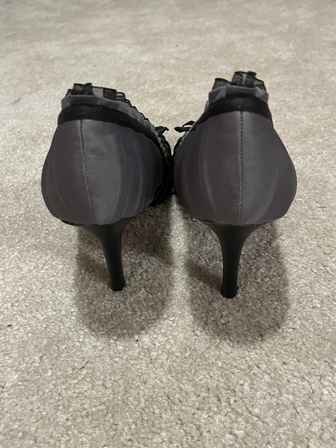 Roberto Vianni grey pleated heels with bow ribbon size 8.5 image indicator(3)