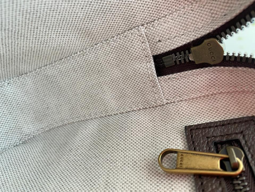 Gucci GG Shoulder Bag image indicator(10)