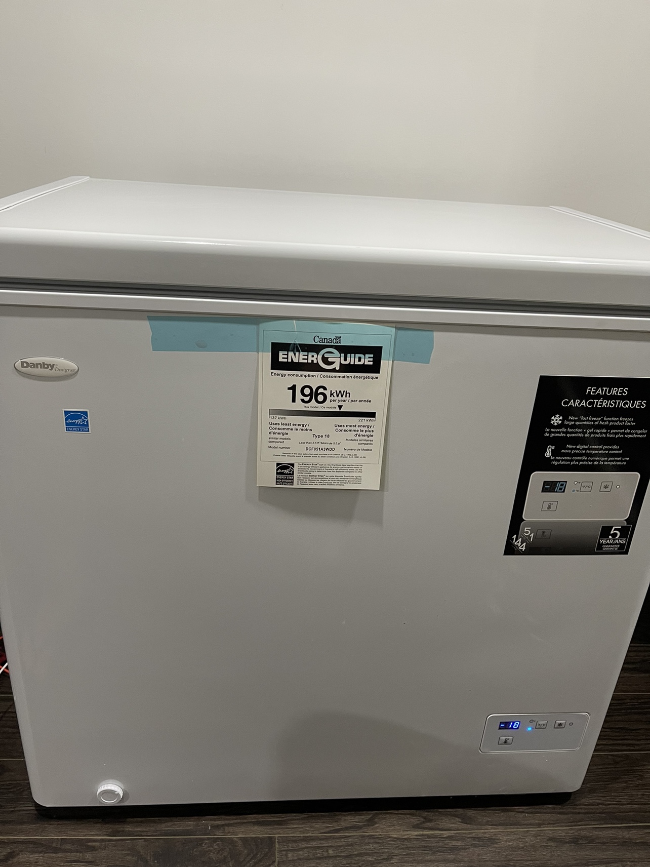 Danby freezer 5.1 cu ft. As good as new - photo 3