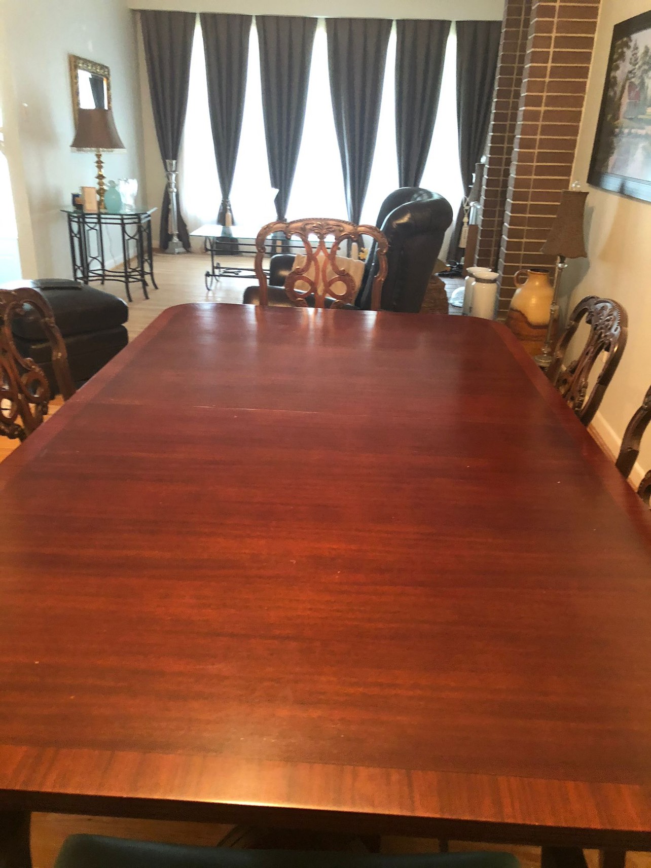 Dining table and chairs image indicator(4)