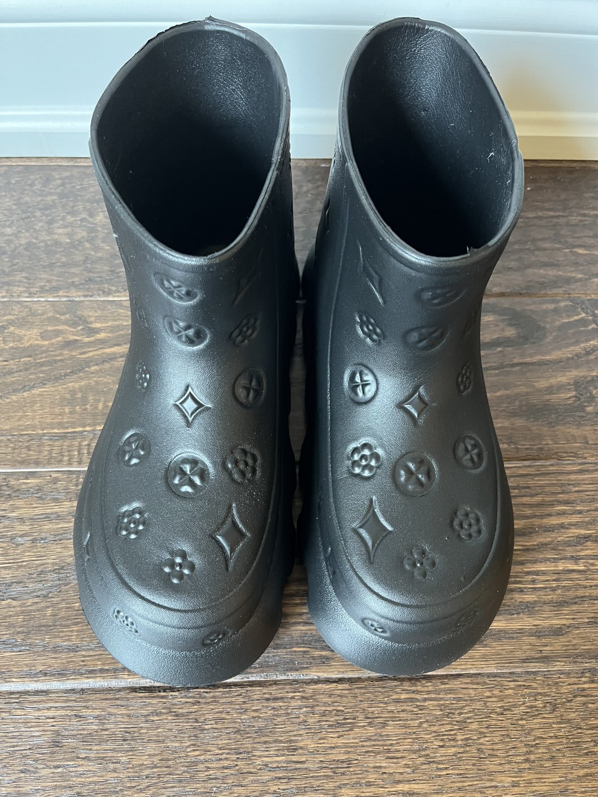 Adorable women’s rain boots! Brand New!! Never worn! - photo 4