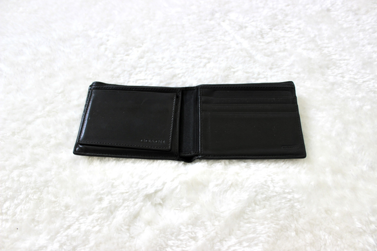 Coach wallet image indicator(3)
