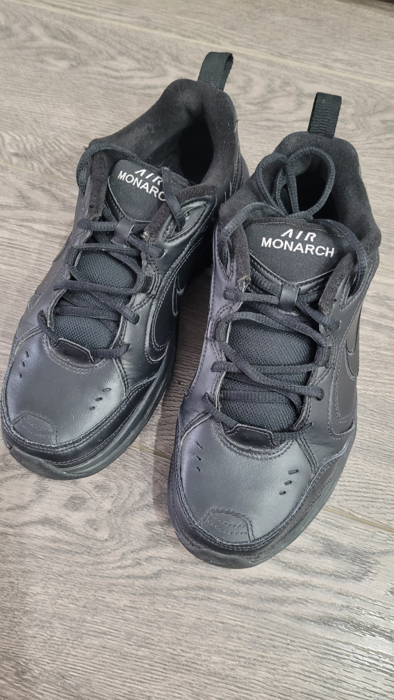 Nike Air Monarch, men's size 8 thumbnail