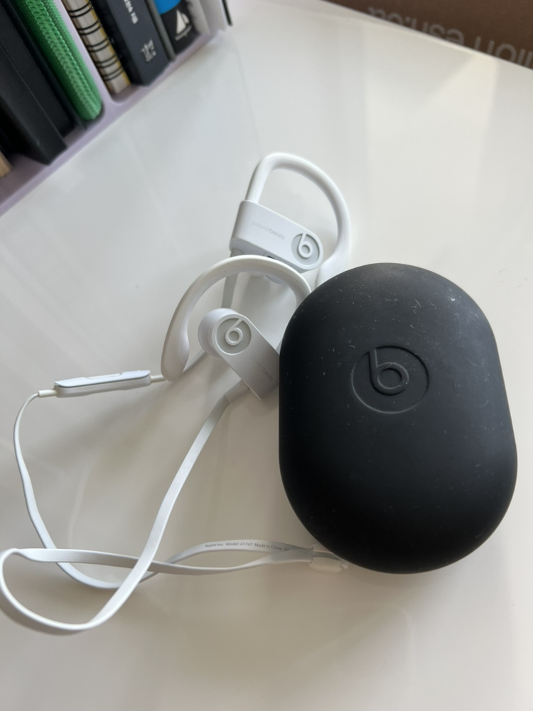 Powerbeats 2 Headphones thumbnail