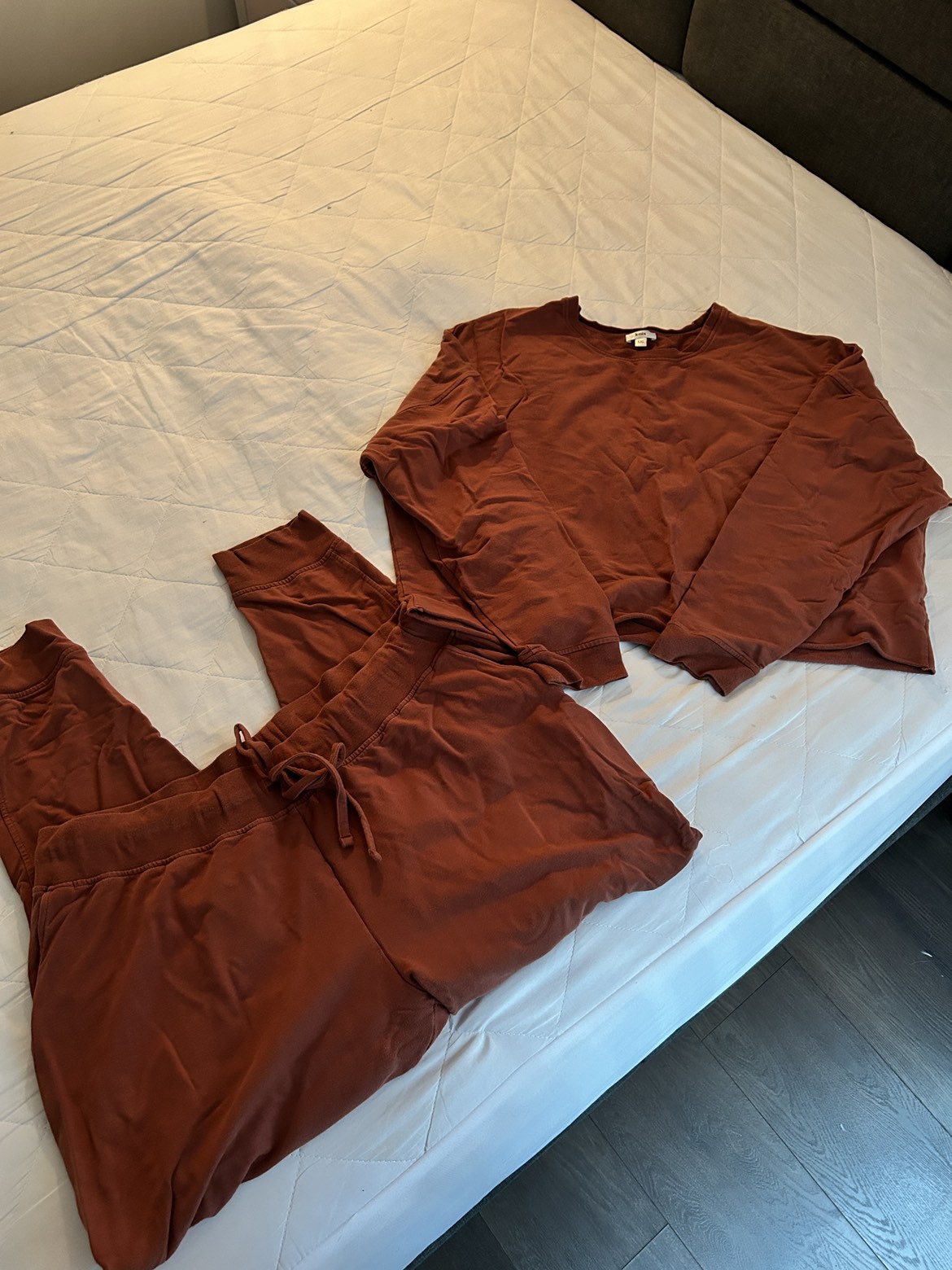 Knix “Good to Go” jogger set