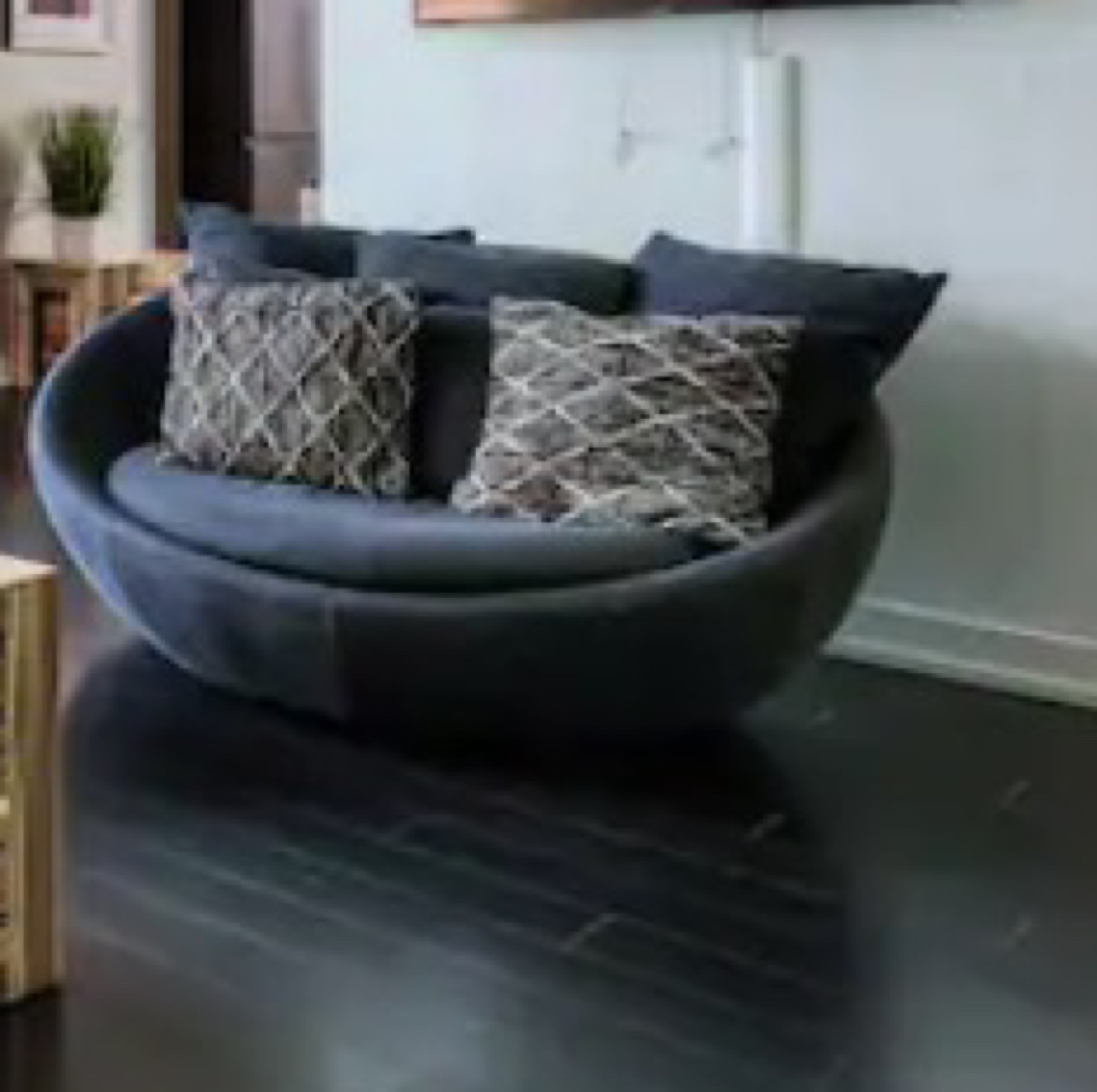 Structube round chair