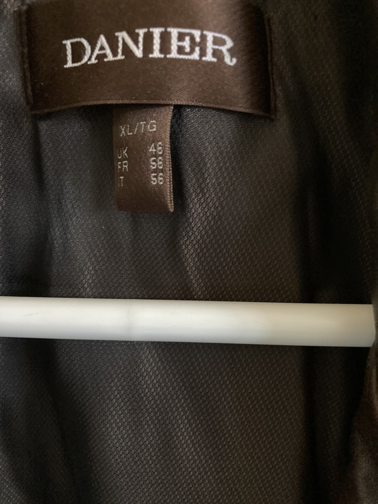 Danier brand dark brown Leather jacket image indicator(4)