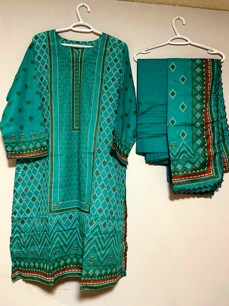 Pakistani Ladies Lawn Suits 3 Pieces Original SALINA Large Size image indicator(7)