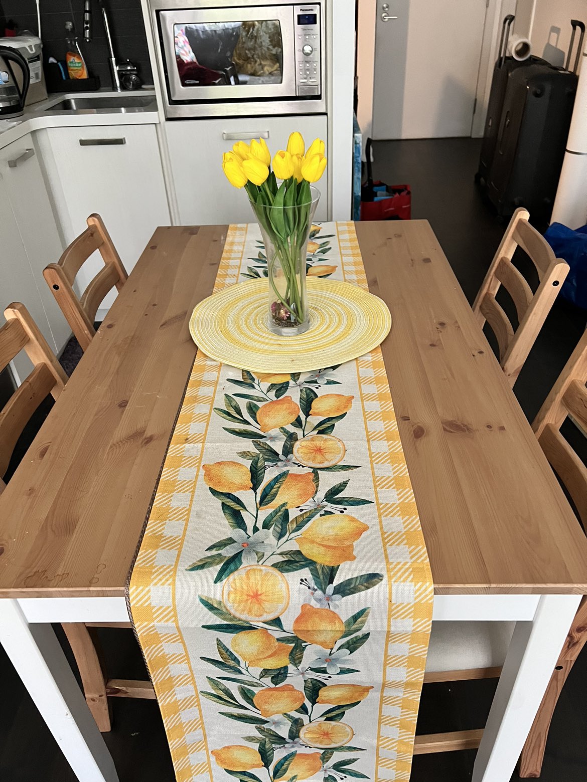 Dining table set
