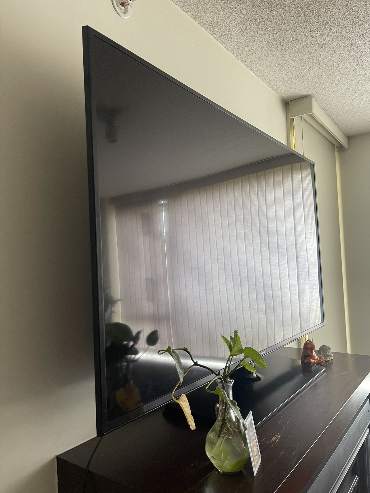 60” Samsung Smart TV