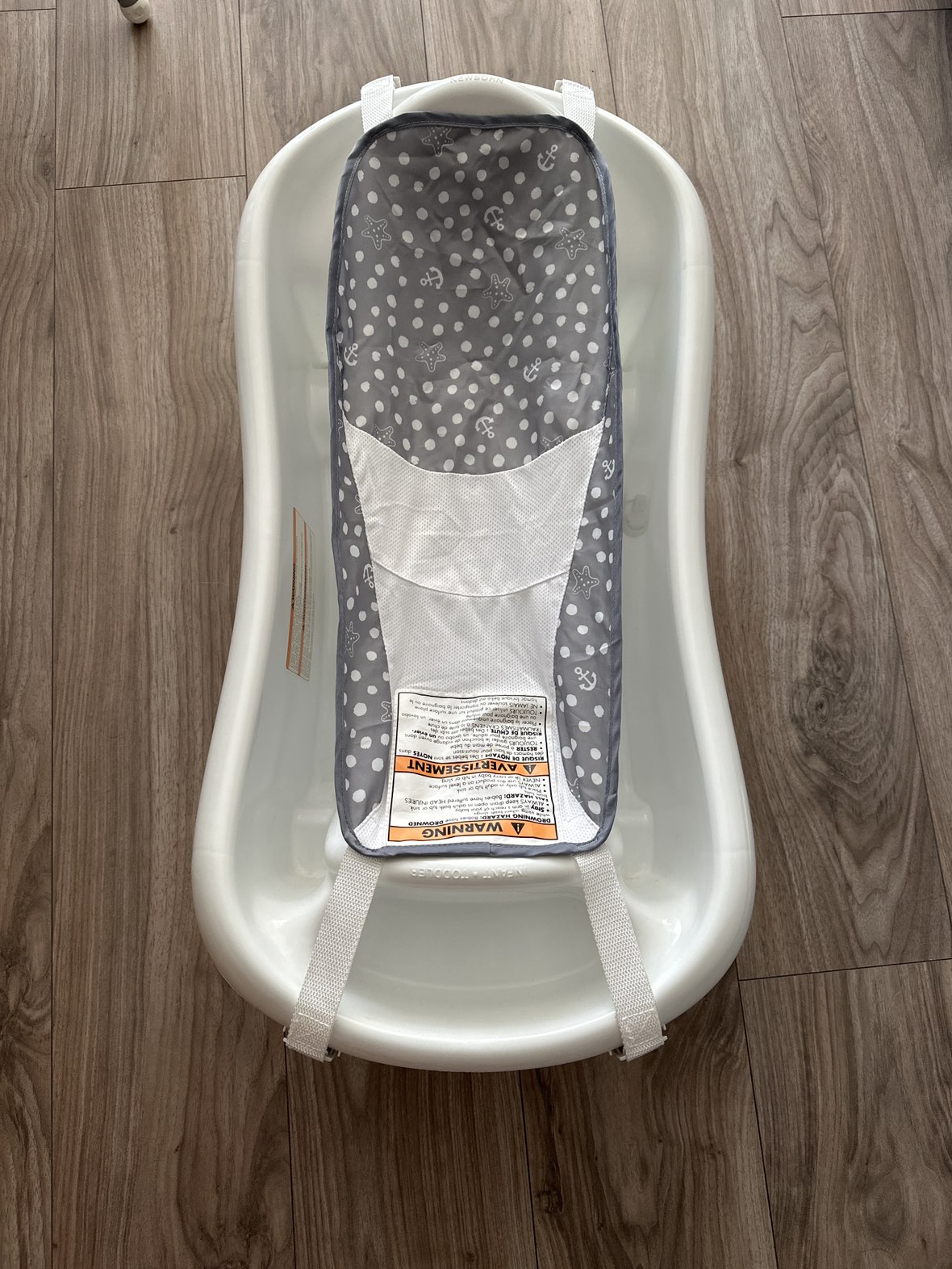 Newborn to toddler bathtub