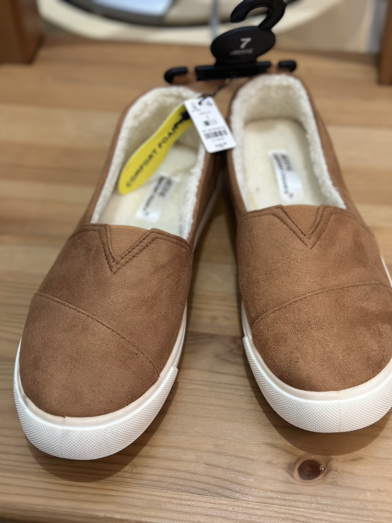 Women Shoes thumbnail