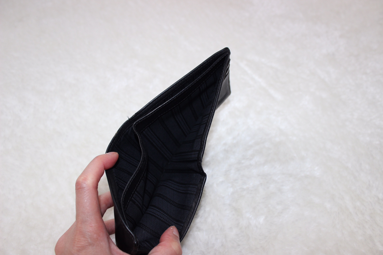 Coach wallet image indicator(5)