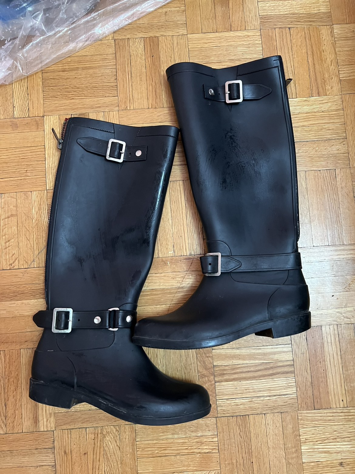 Women raining boots thumbnail