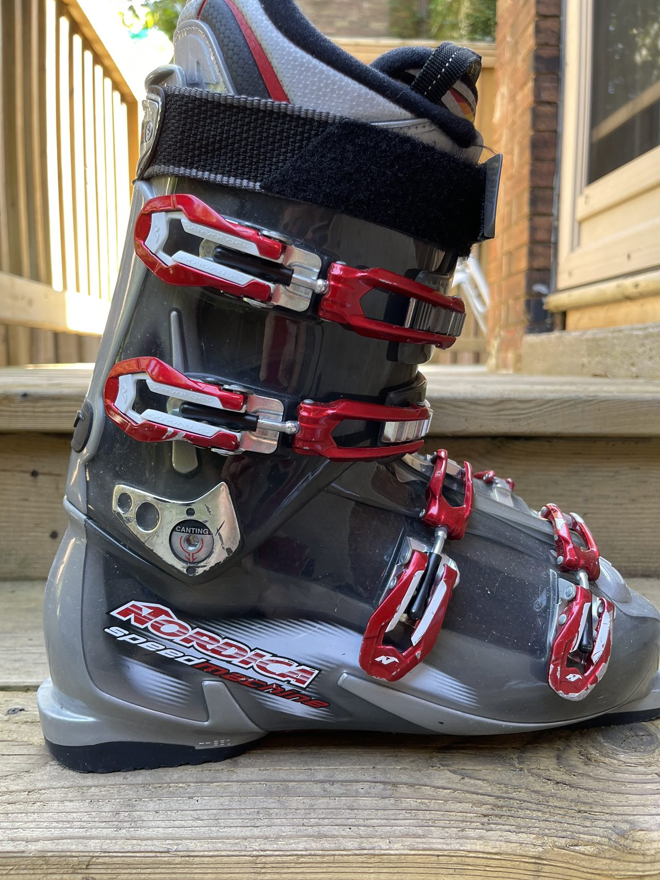 Men’s Nordica 30.5cm downhill ski boots