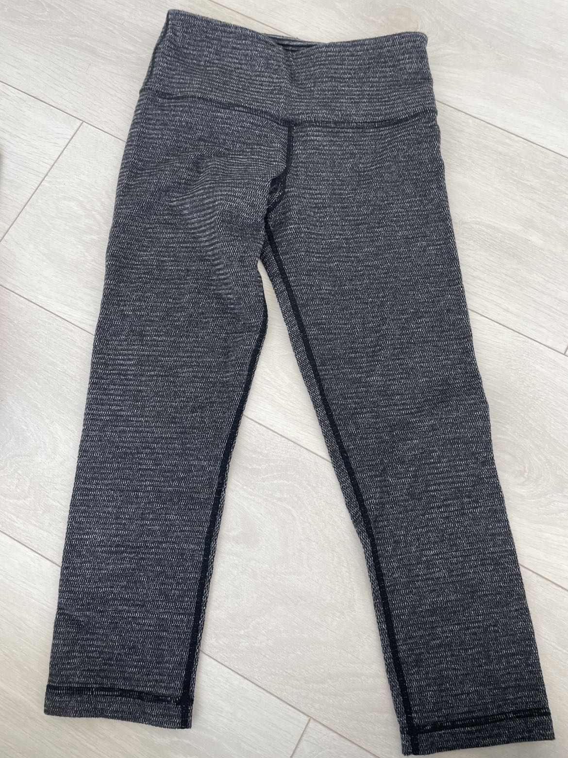 Cropped Lululemon pants thumbnail
