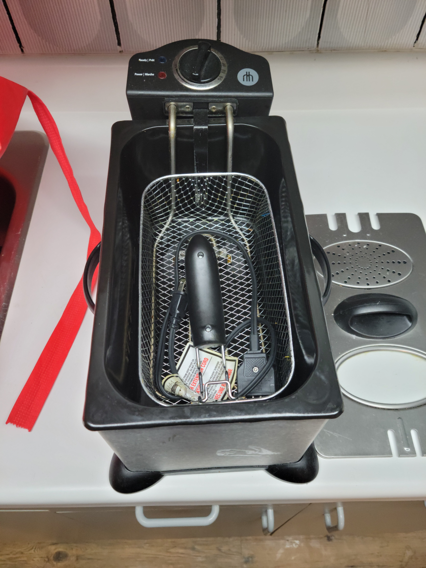 Ike new deep fryer for sale. no space needs to go