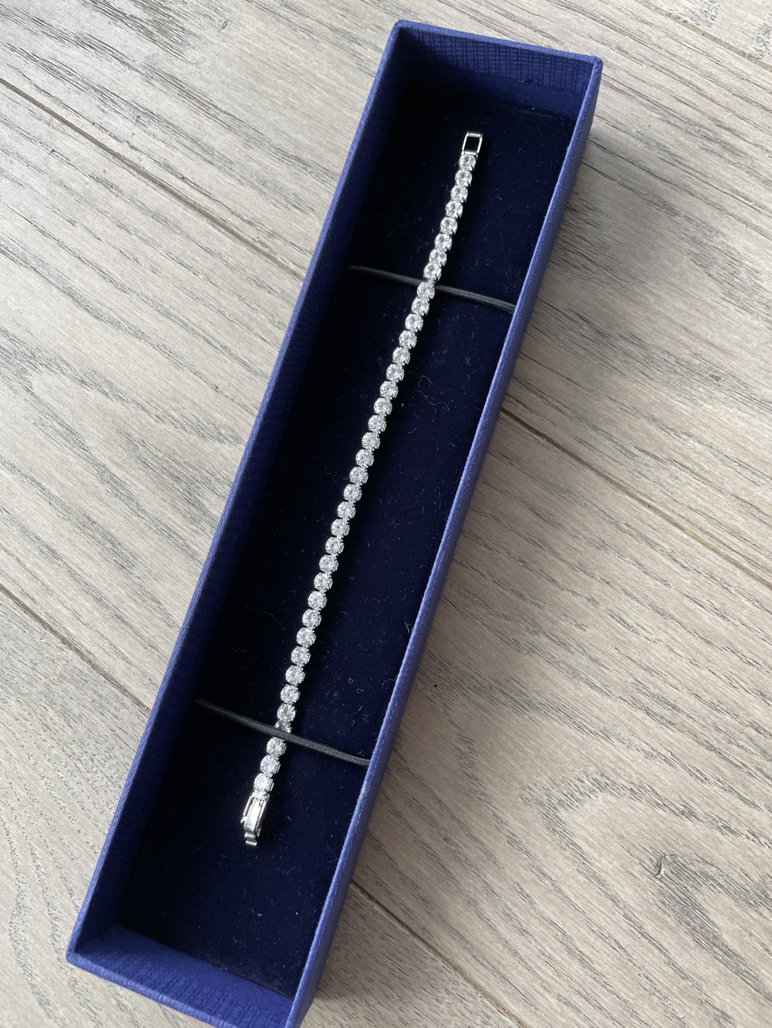 Crystal tennis bracelet image indicator(2)