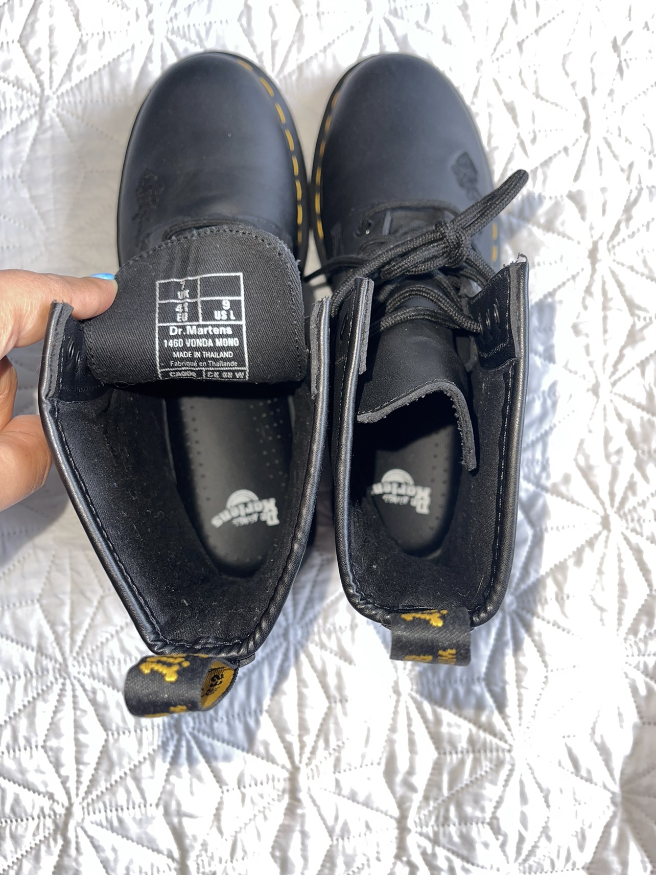 Brand new!! DR Martens boots image indicator(6)