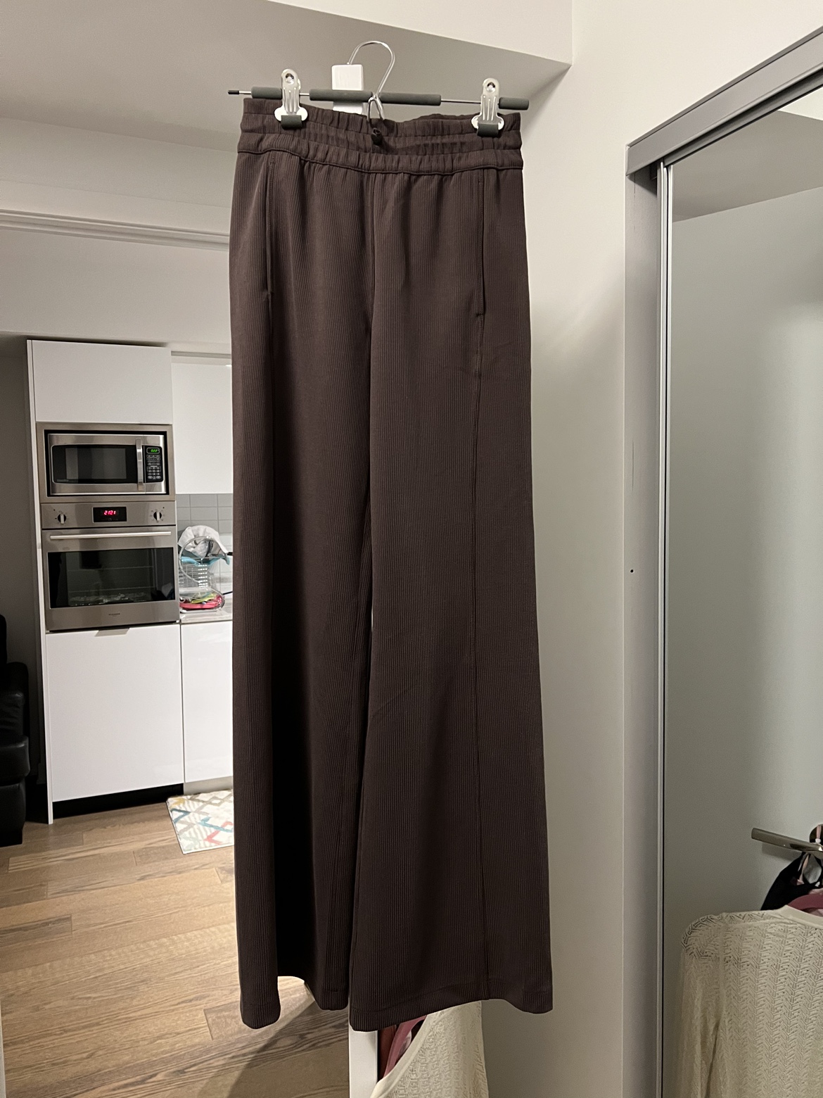 BRAND NEW LULULEMON Ribbed Softstreme size 4