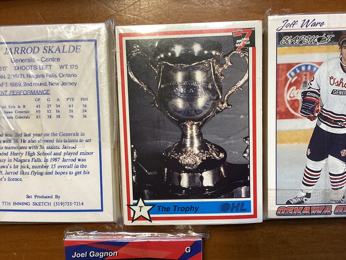 4 Unopened OSHAWA GENERALS HOCKEY TEAM SETS image indicator(8)