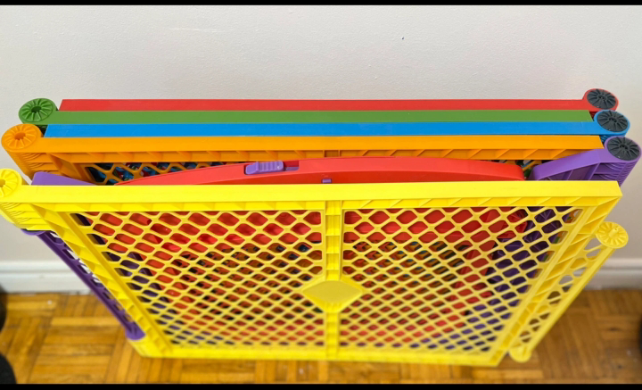 North States 6-Panel Plastic Superyard with Extra-Wide Door image indicator(2)