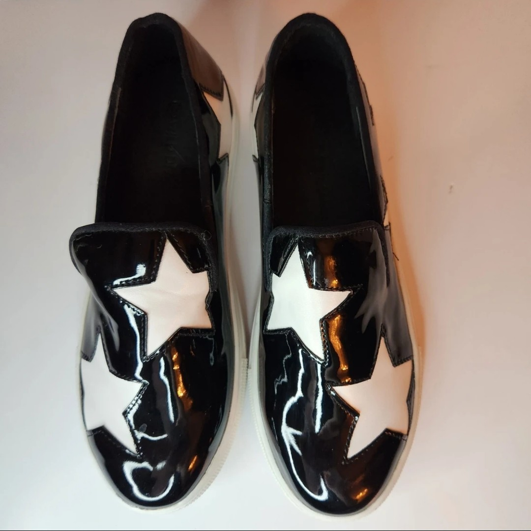 SPECTACULAR BLACK/WHITE PATENT SLIP ONS WITH STARS - photo 3