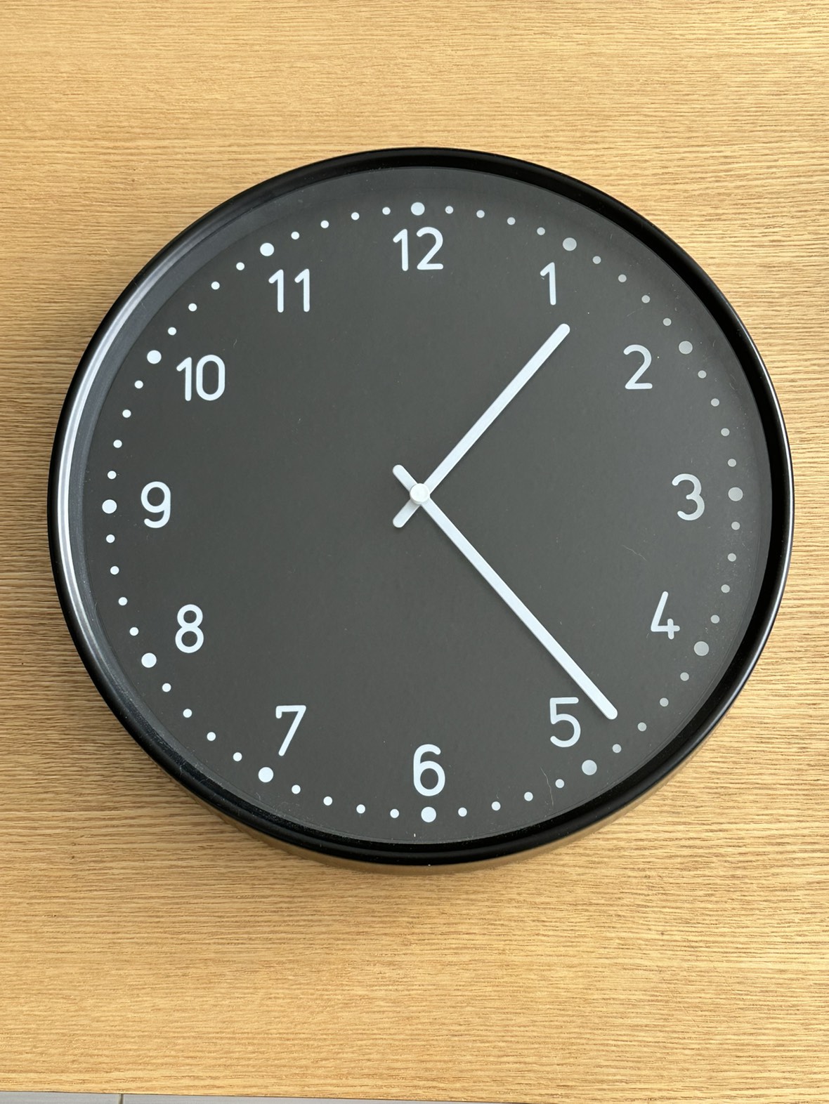 Wall clock (silent/no sound)