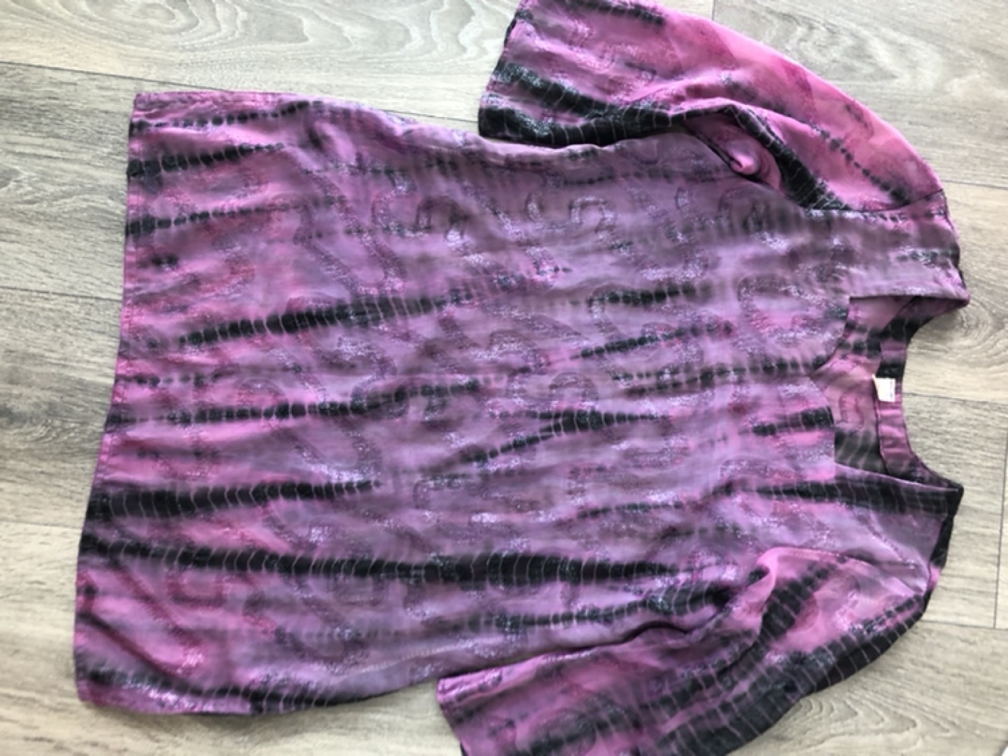 Tops, shirts & shorts image indicator(2)