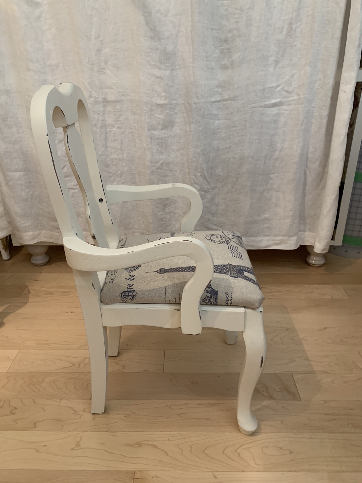 Child size chair. - photo 3