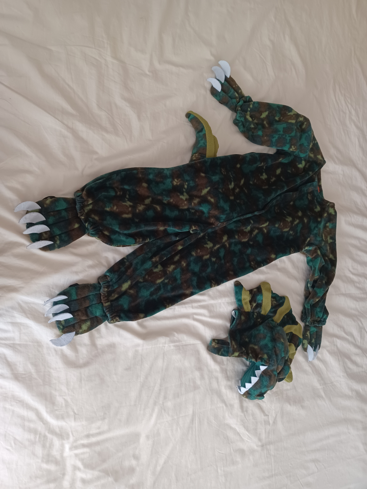 Halloween kids dinosaur costume size xs.. fits ages 3-5 yrs