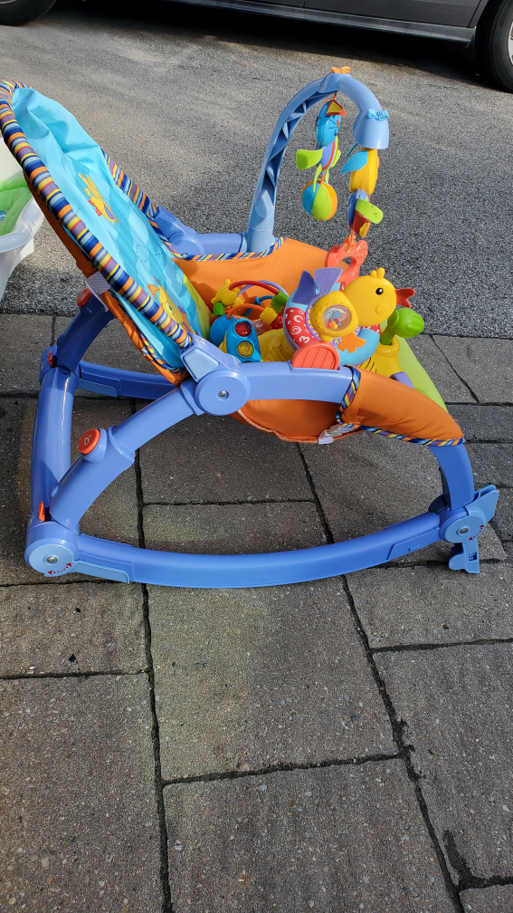 baby rocker and 2 toys image indicator(2)