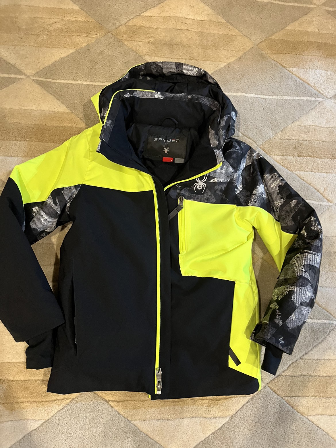 BOYS SPYDER SKI JACKET - LIKE NEW - SIZE 8 thumbnail
