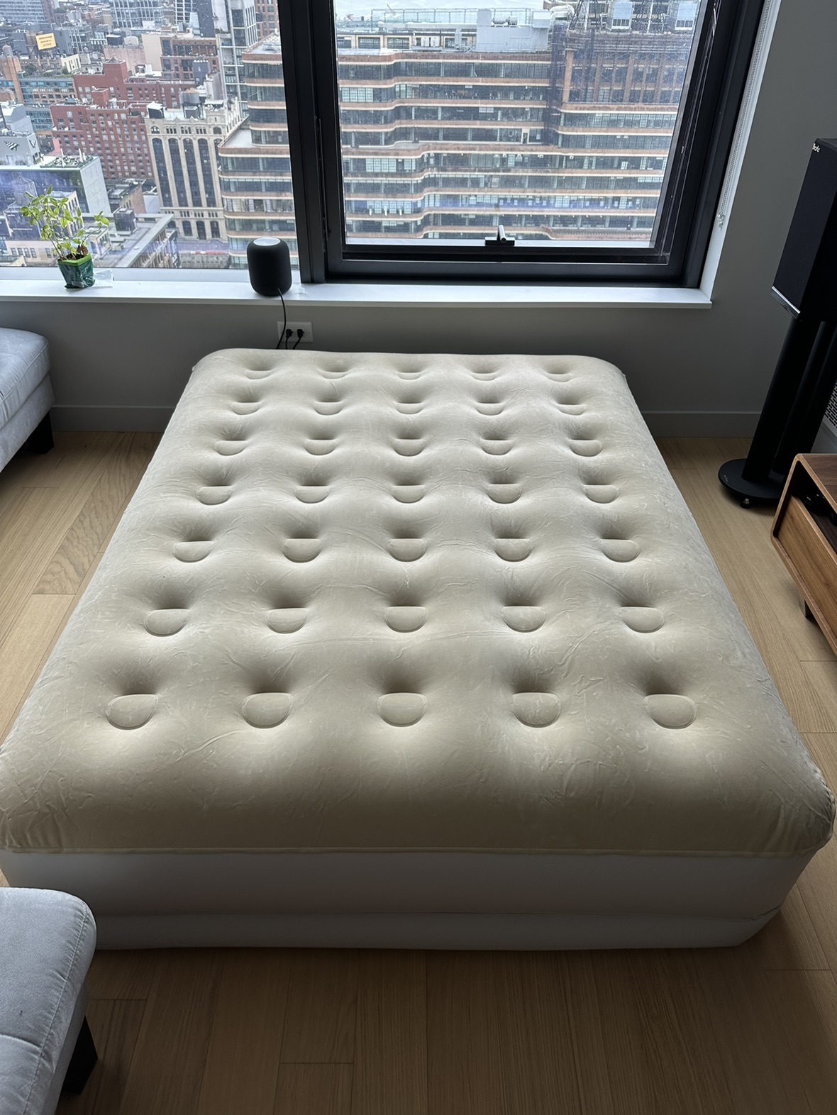 Inflatable Queen air mattress with built in dual pump